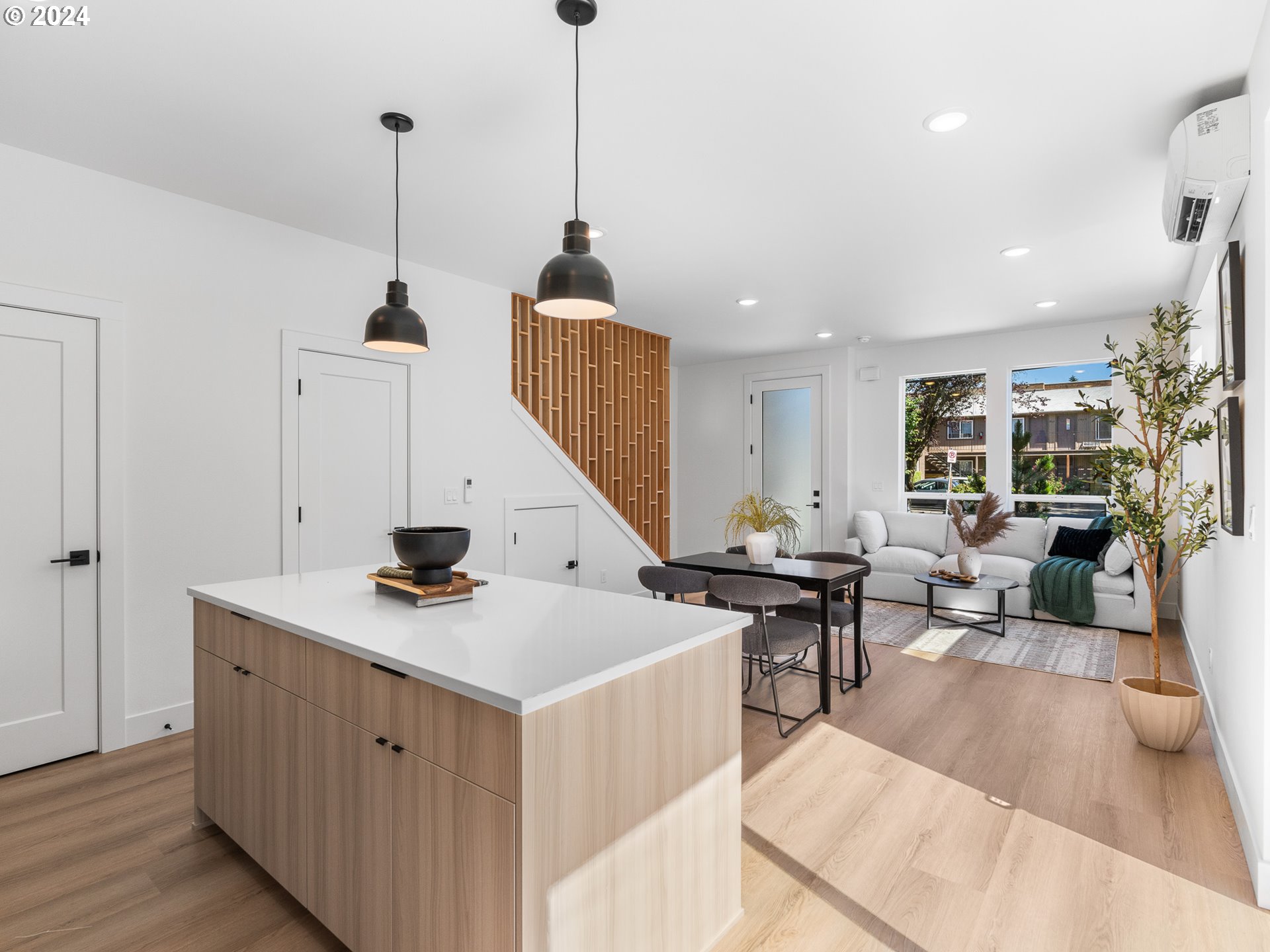 2832 SE Division ST 2