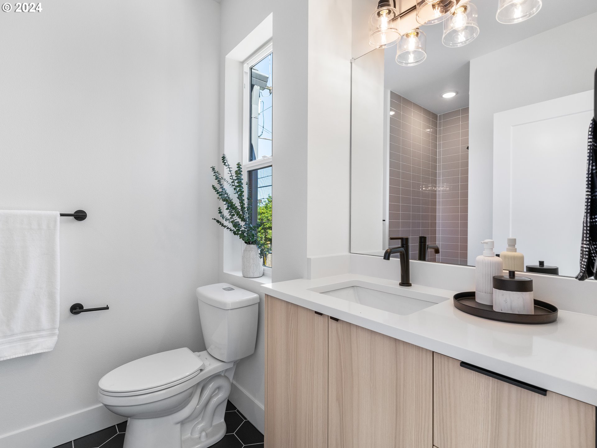 2832 SE Division ST 2