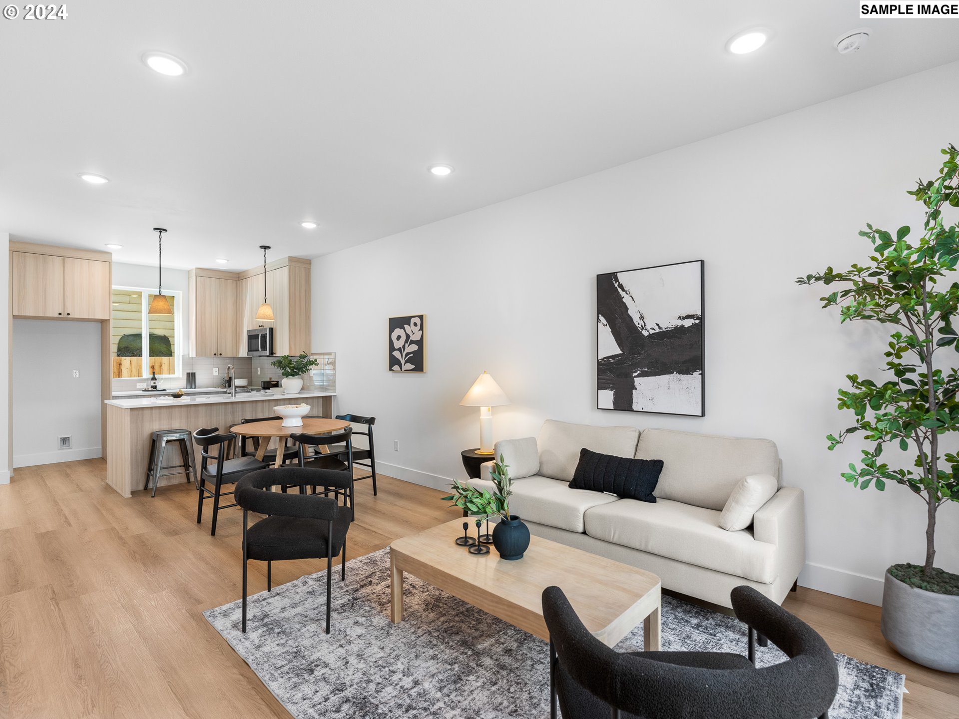 4823 N Commercial AVE 3