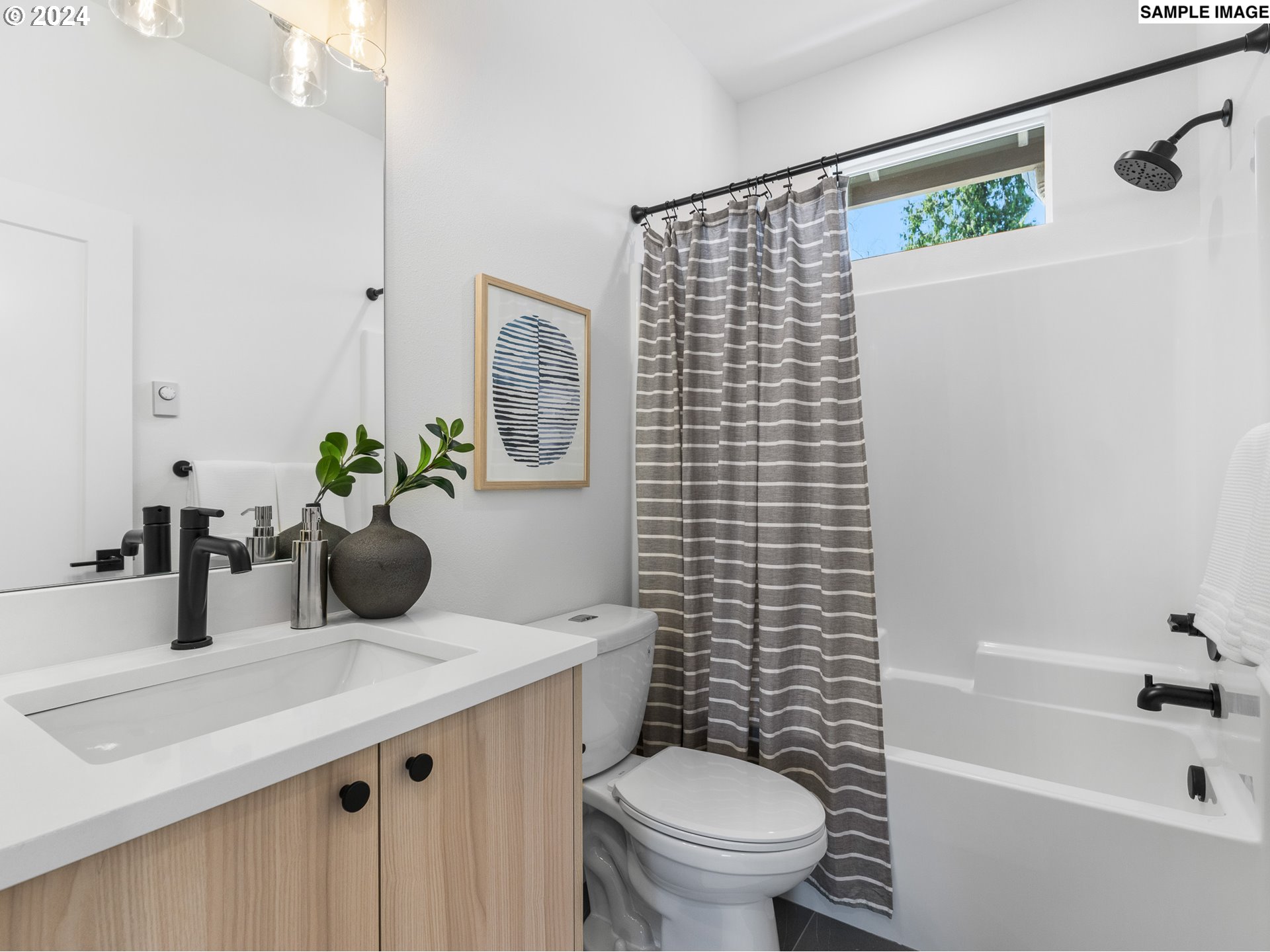 4823 N Commercial AVE 3