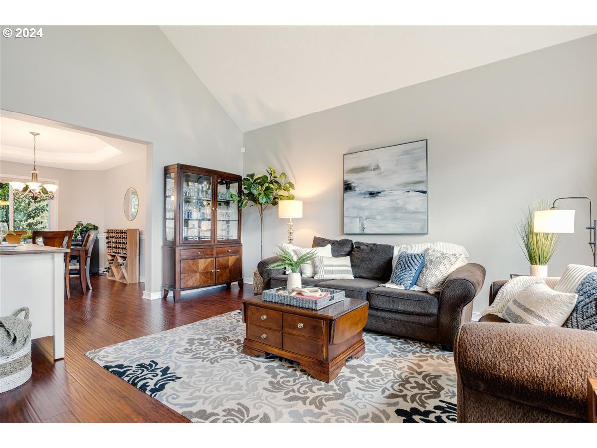 2109 CLUB HOUSE DR