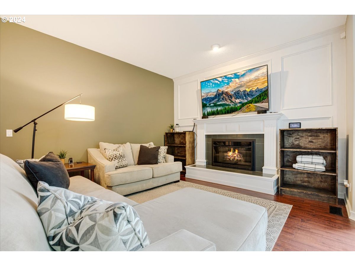 2109 CLUB HOUSE DR