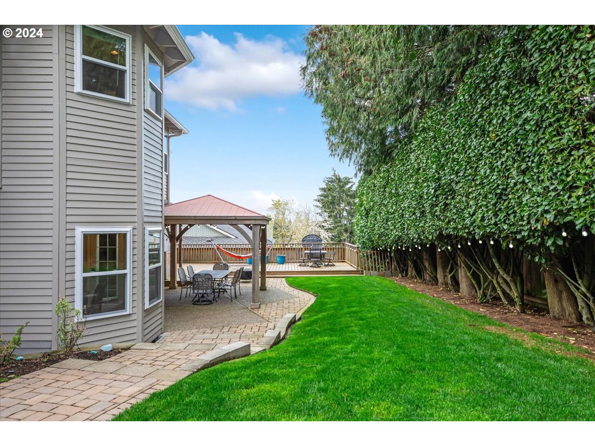 2109 CLUB HOUSE DR