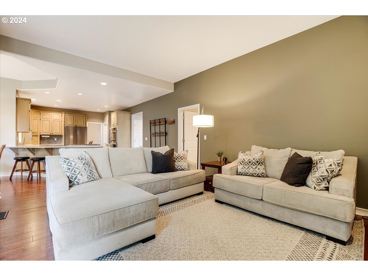 2109 CLUB HOUSE DR