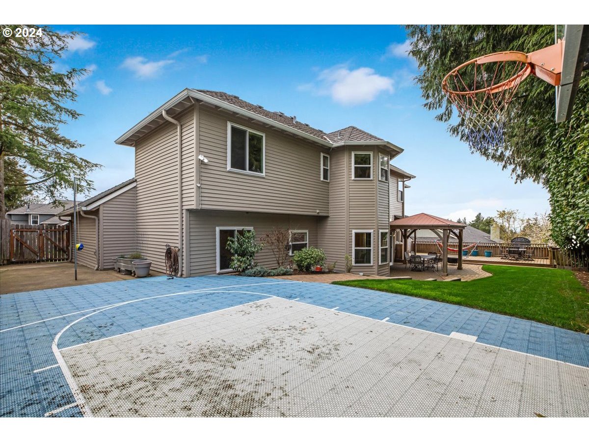 2109 CLUB HOUSE DR