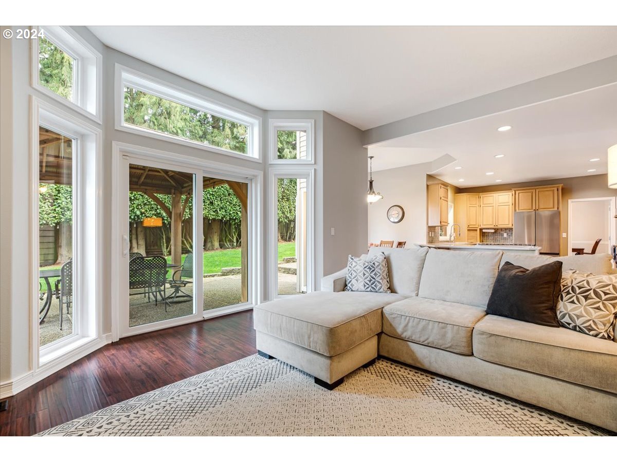 2109 CLUB HOUSE DR