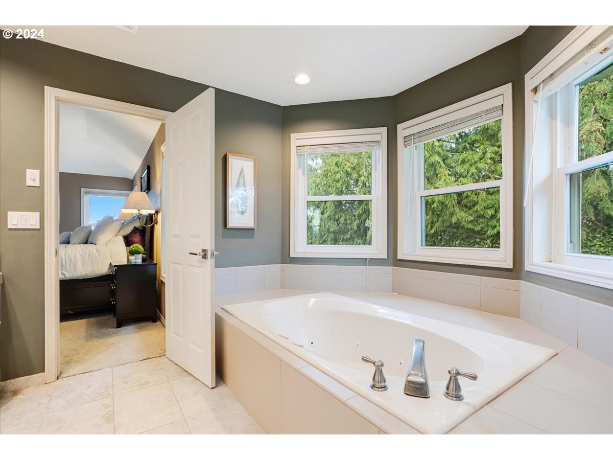2109 CLUB HOUSE DR