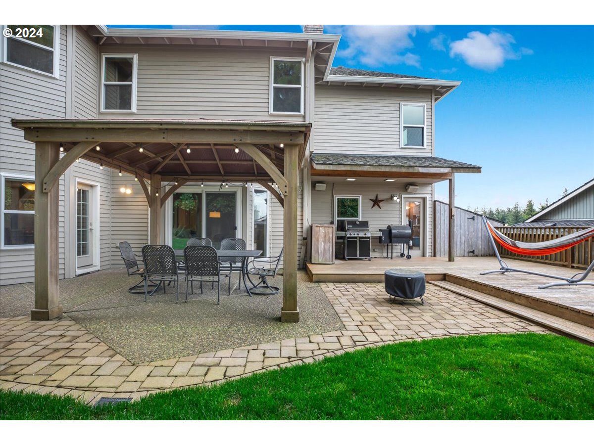 2109 CLUB HOUSE DR
