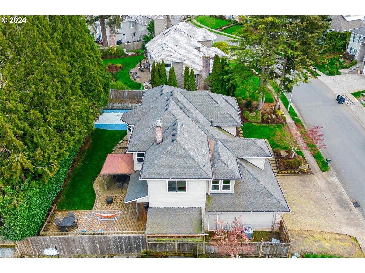 2109 CLUB HOUSE DR