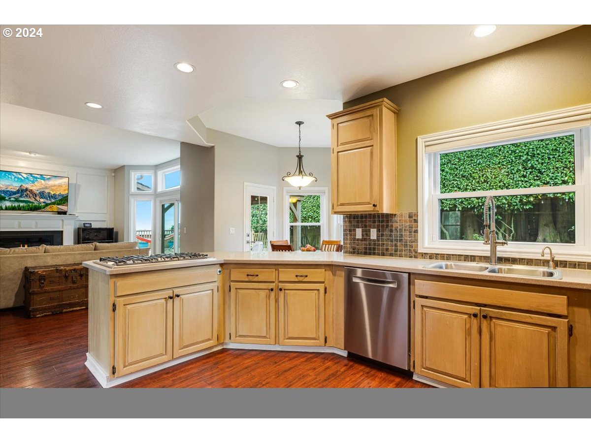 2109 CLUB HOUSE DR