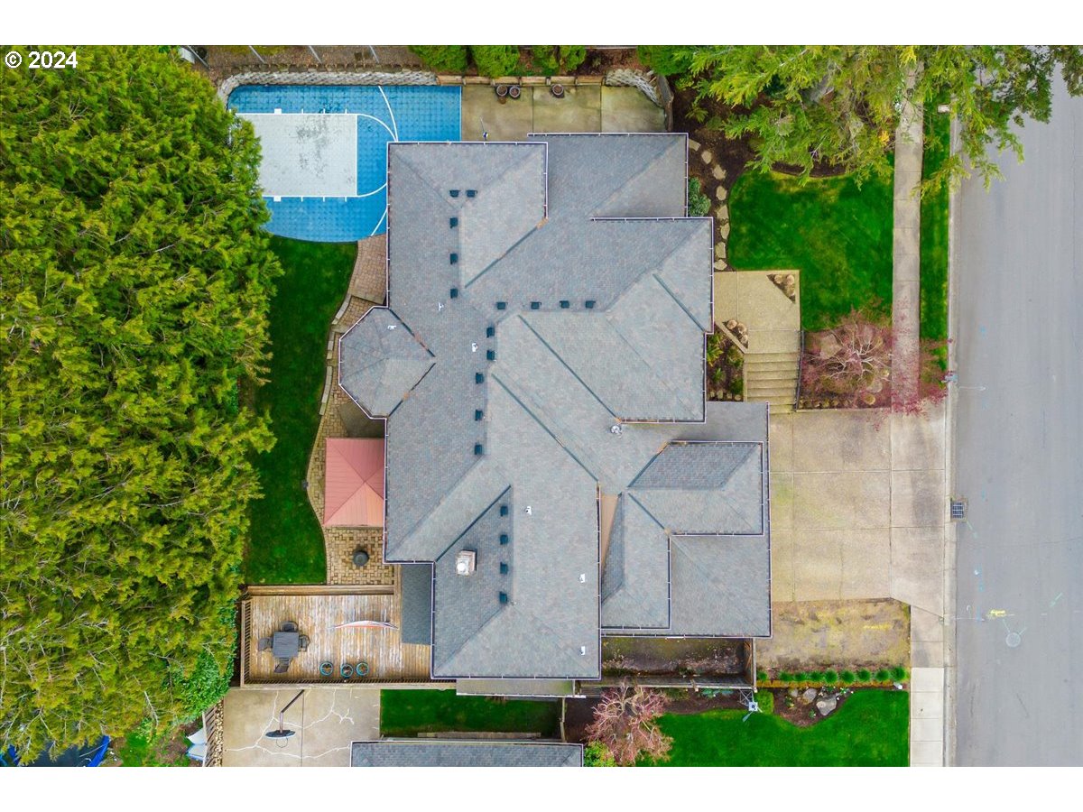 2109 CLUB HOUSE DR