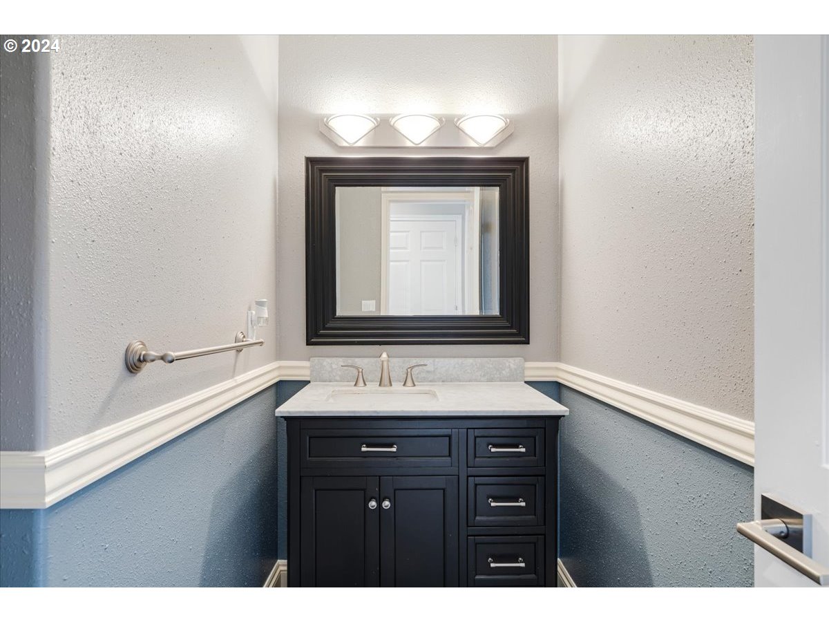2109 CLUB HOUSE DR