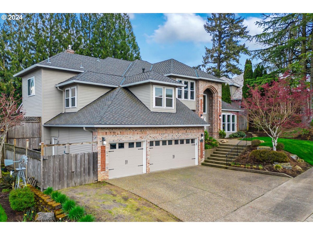 2109 CLUB HOUSE DR