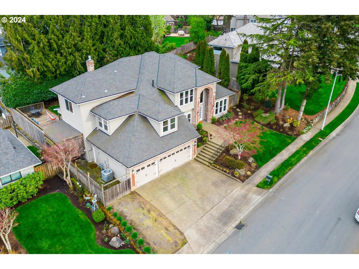 2109 CLUB HOUSE DR