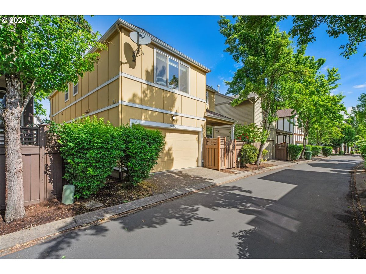 11742 SW GRENOBLE ST