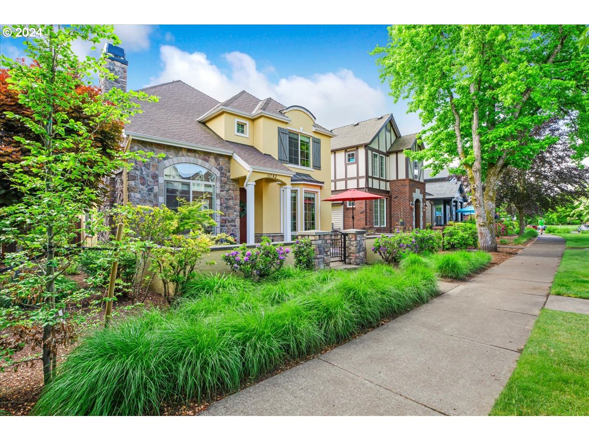 11742 SW GRENOBLE ST