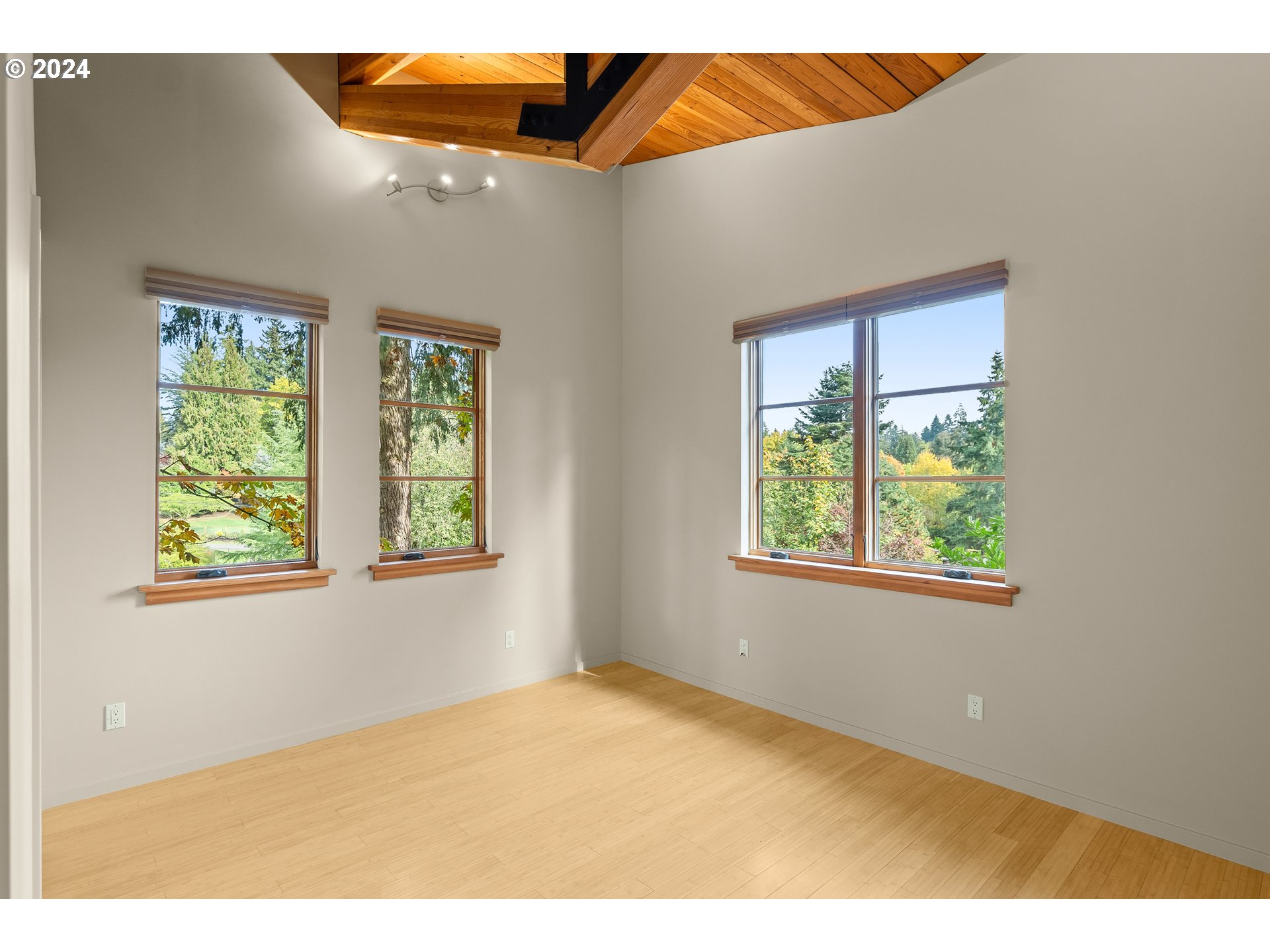 1442 SW TAYLORS FERRY RD