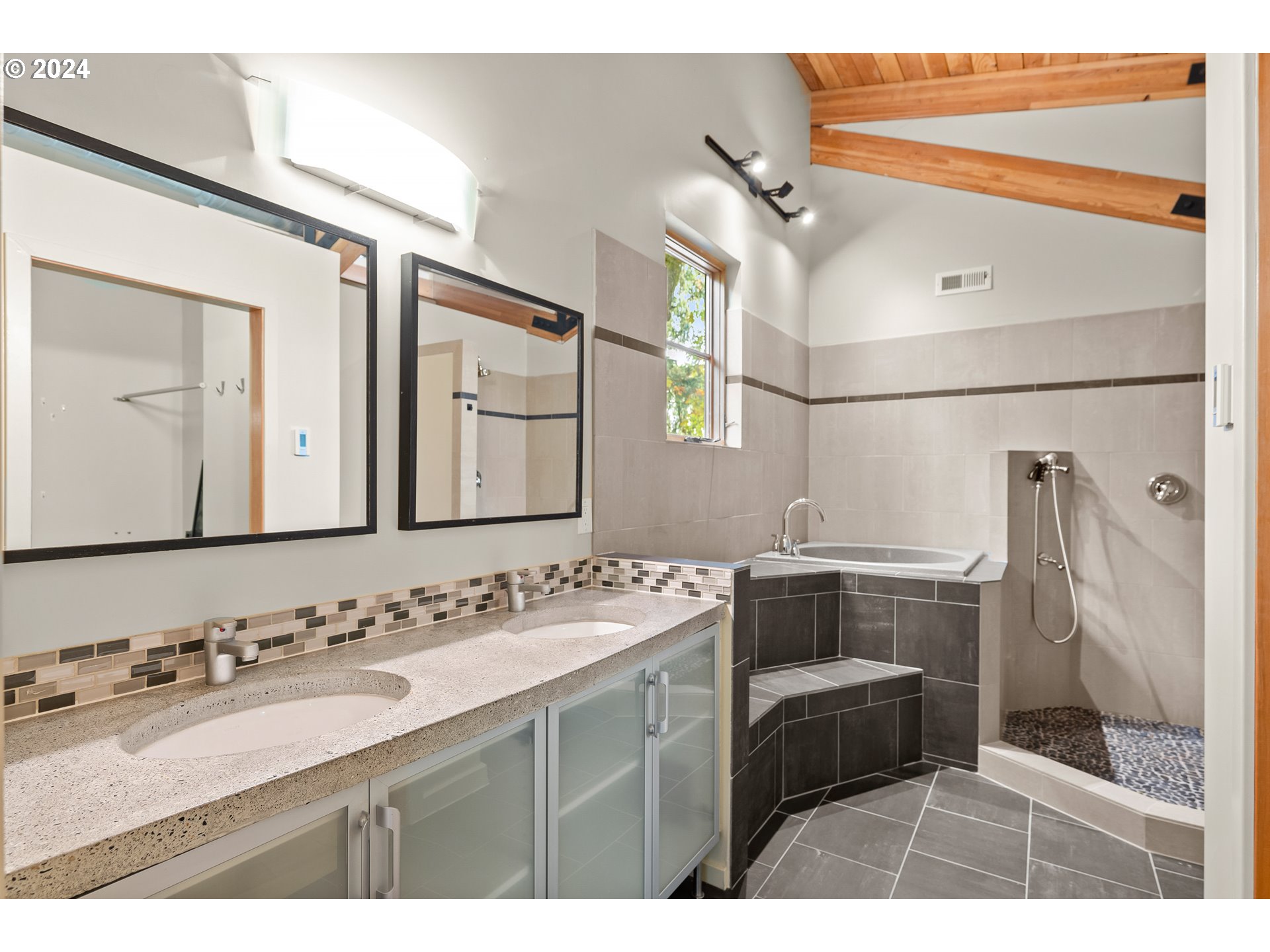 1442 SW TAYLORS FERRY RD