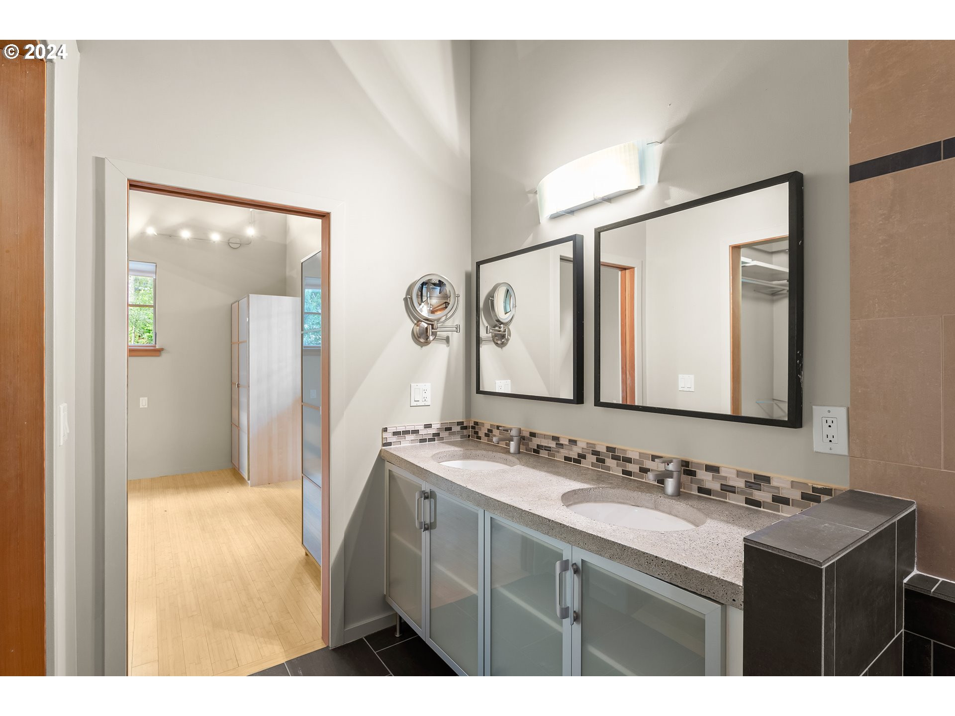 1442 SW TAYLORS FERRY RD