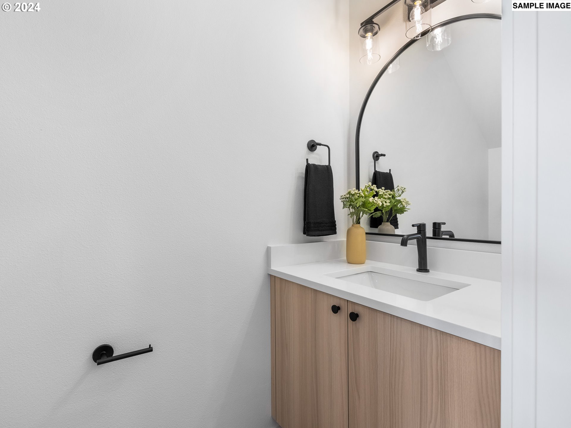 4821 N Commercial AVE 4