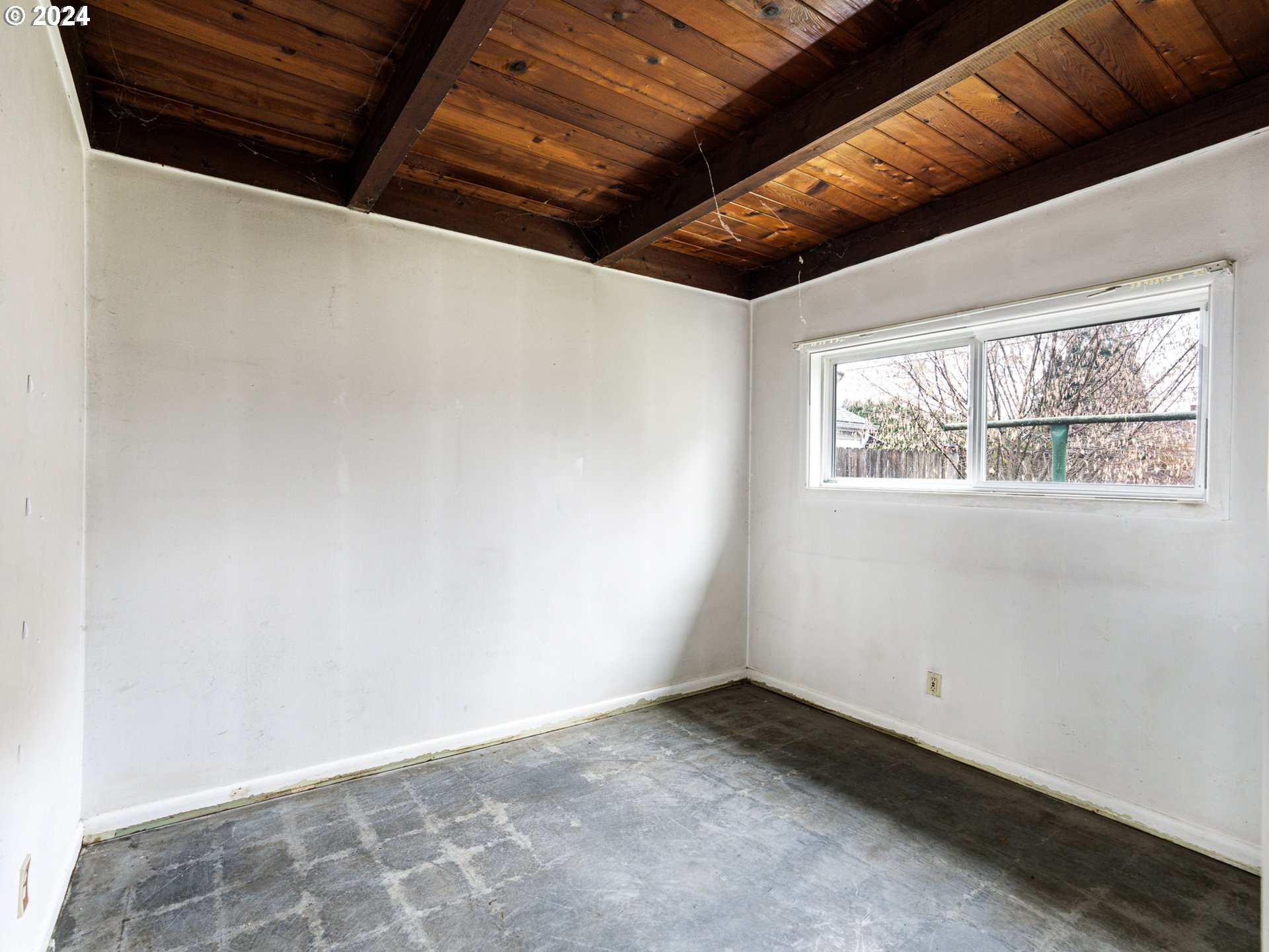 6610 SE WOODSTOCK BLVD