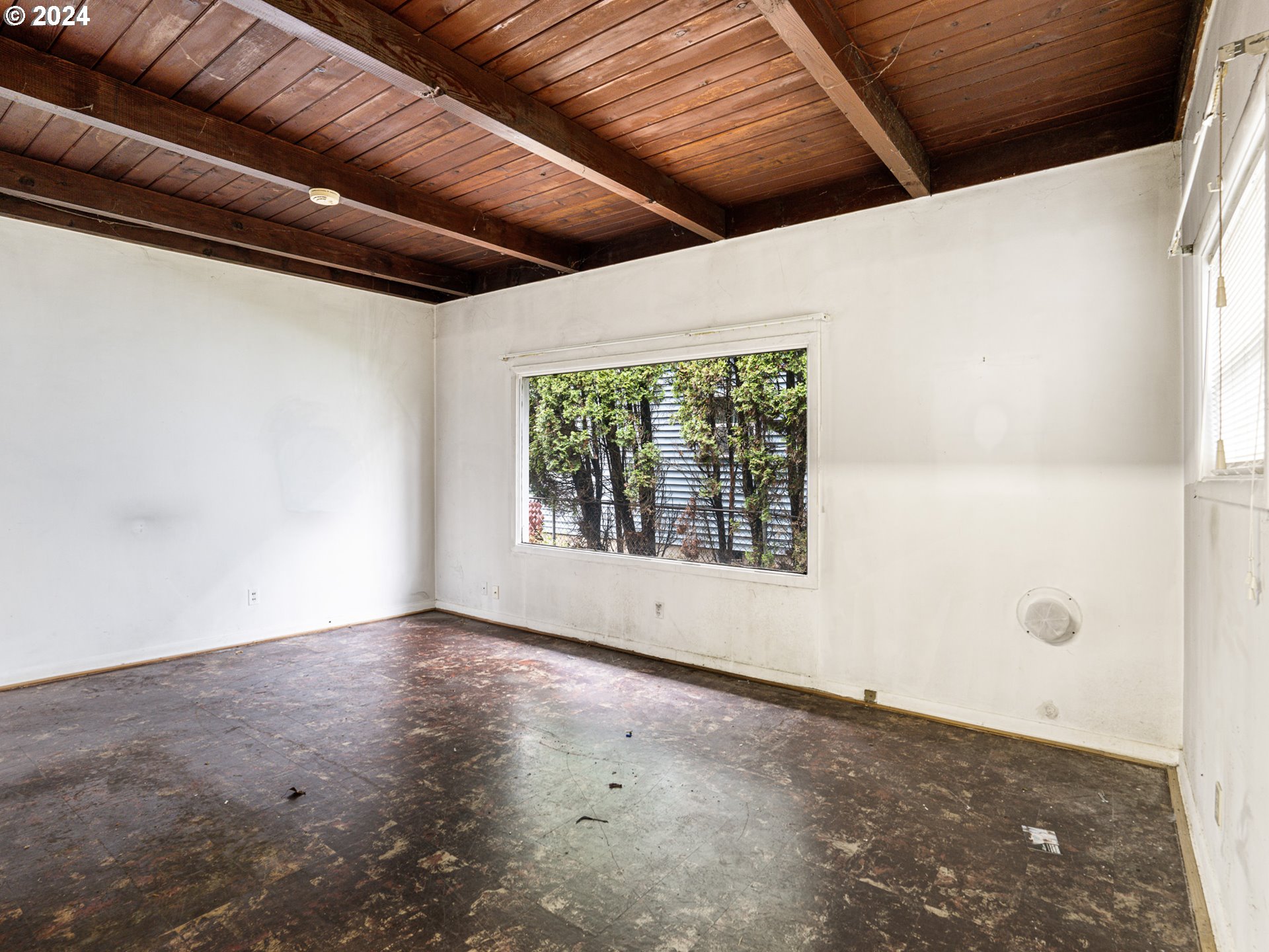 6610 SE WOODSTOCK BLVD