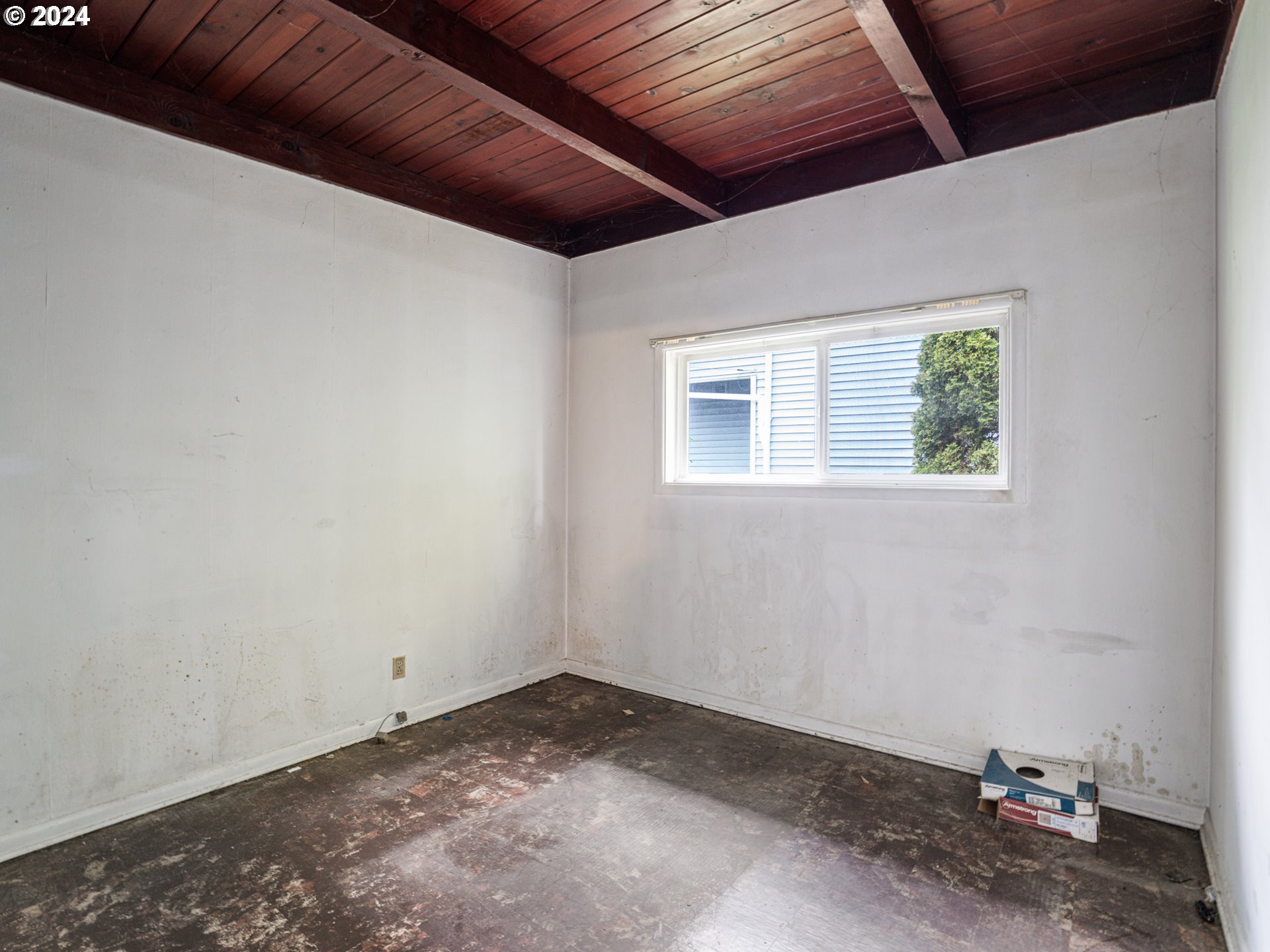 6610 SE WOODSTOCK BLVD