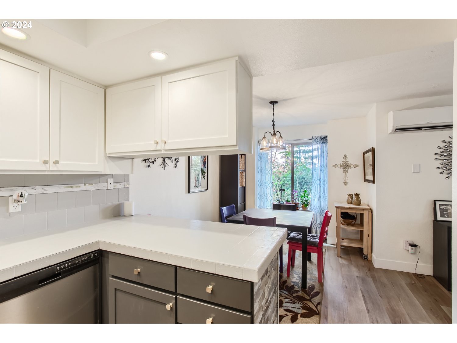 86 KINGSGATE RD D106