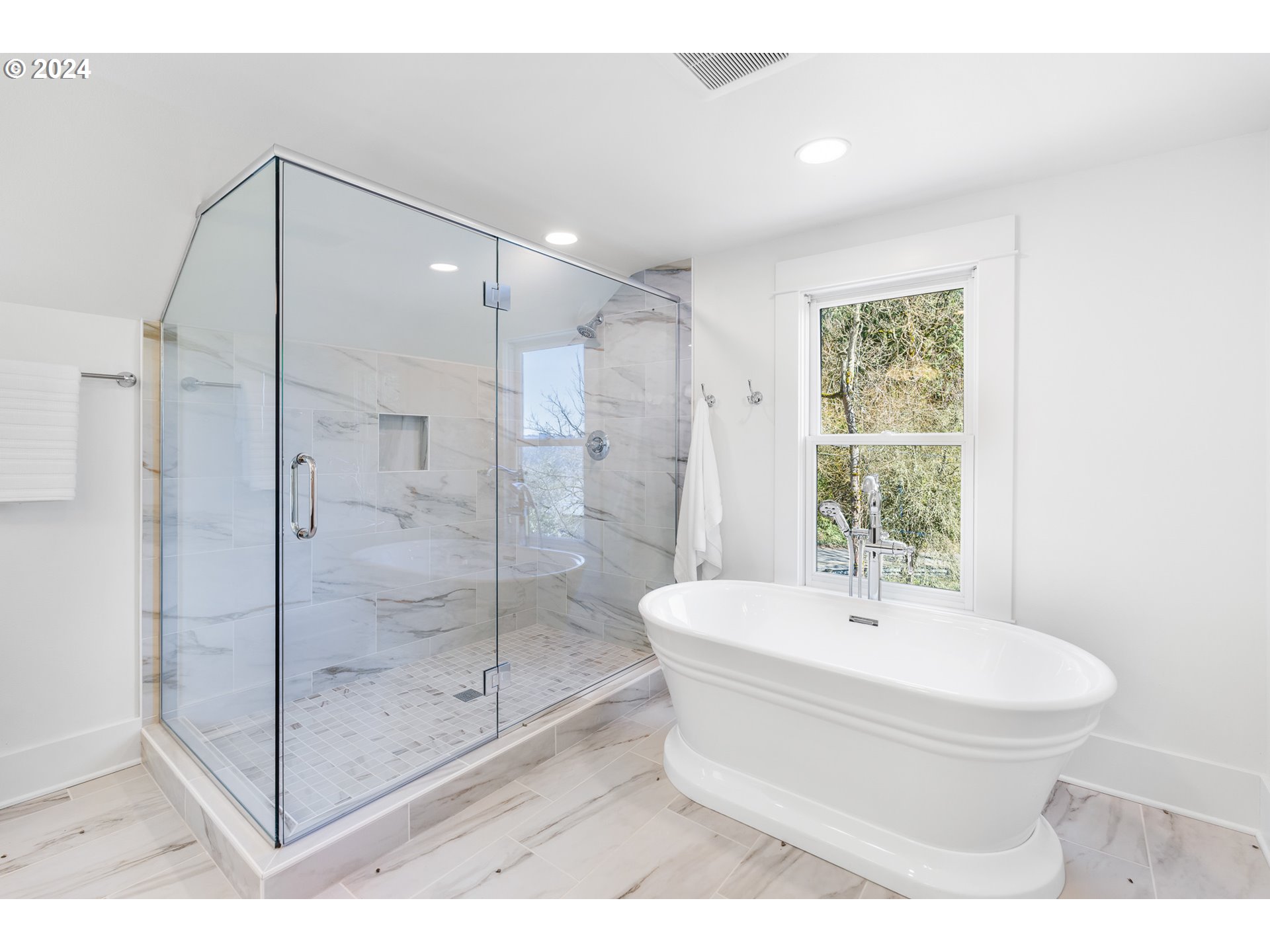 1440 SW BROADWAY DR, Portland