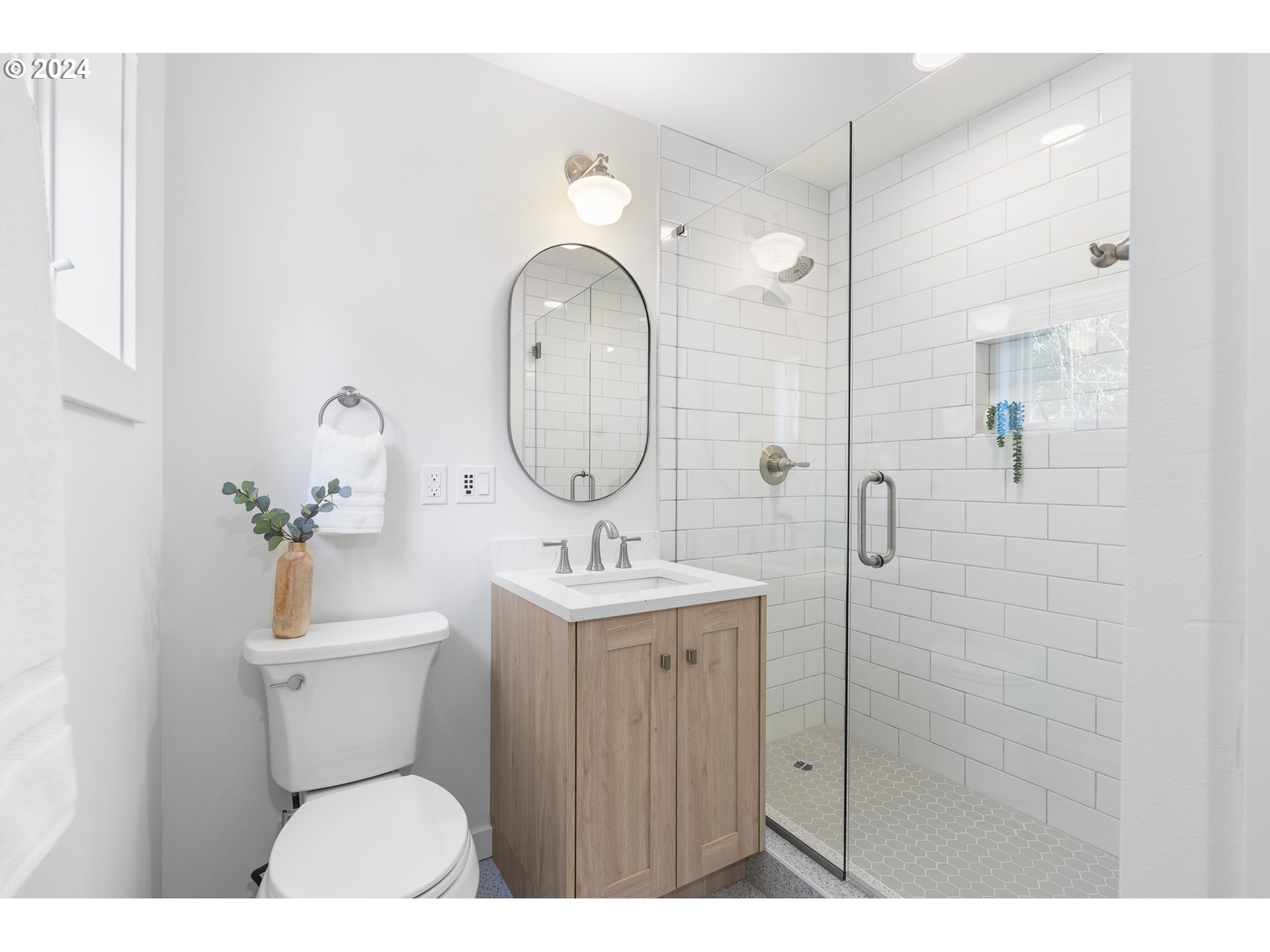 1440 SW BROADWAY DR, Portland