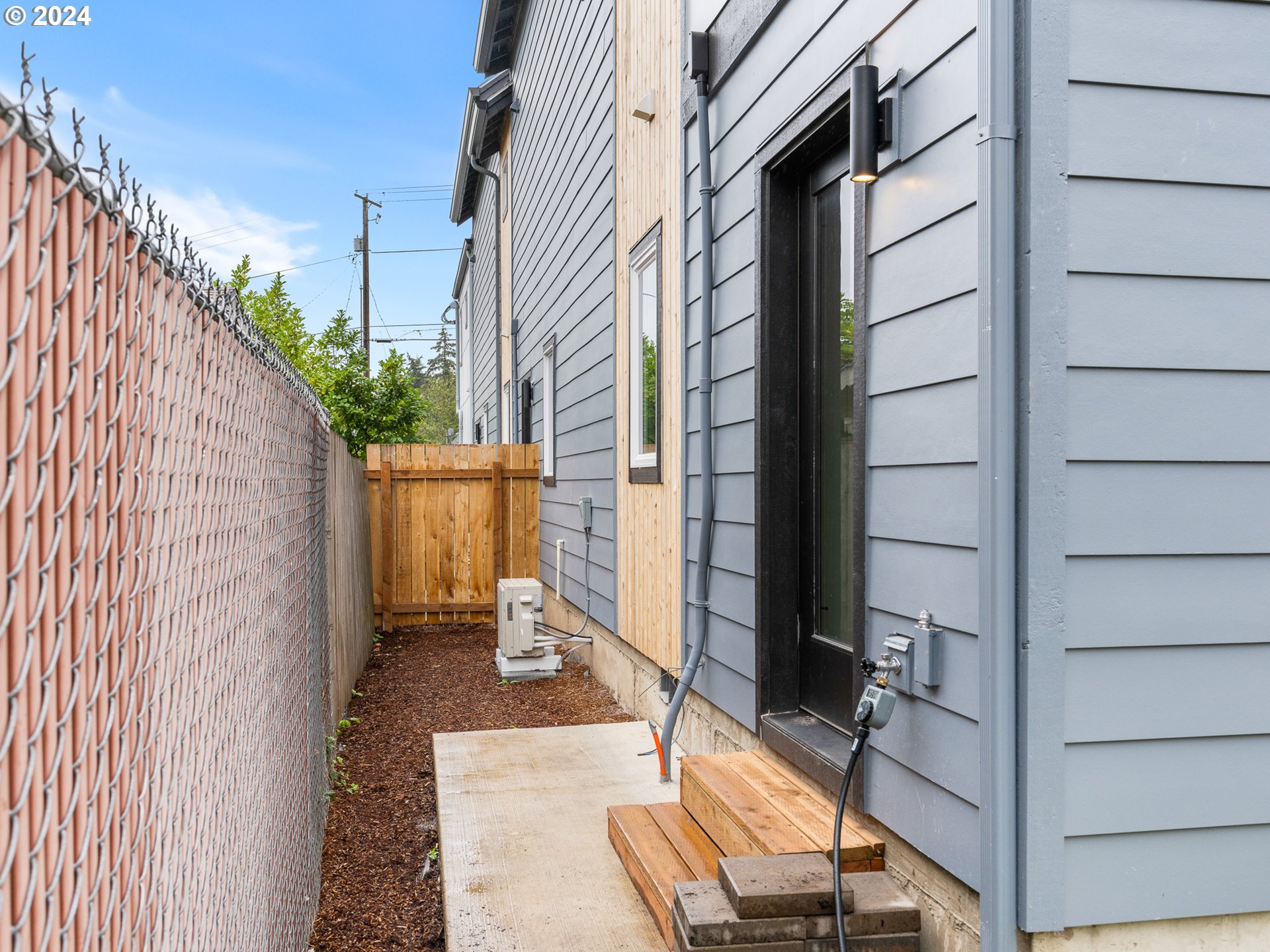 4861 NE Cully BLVD 3