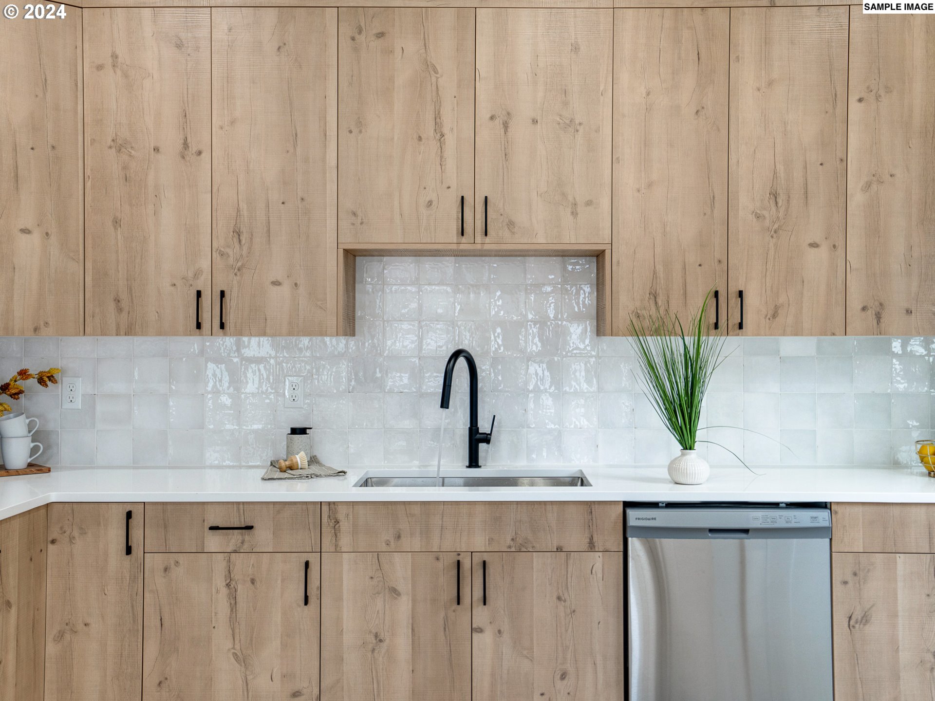 4861 NE Cully BLVD 3