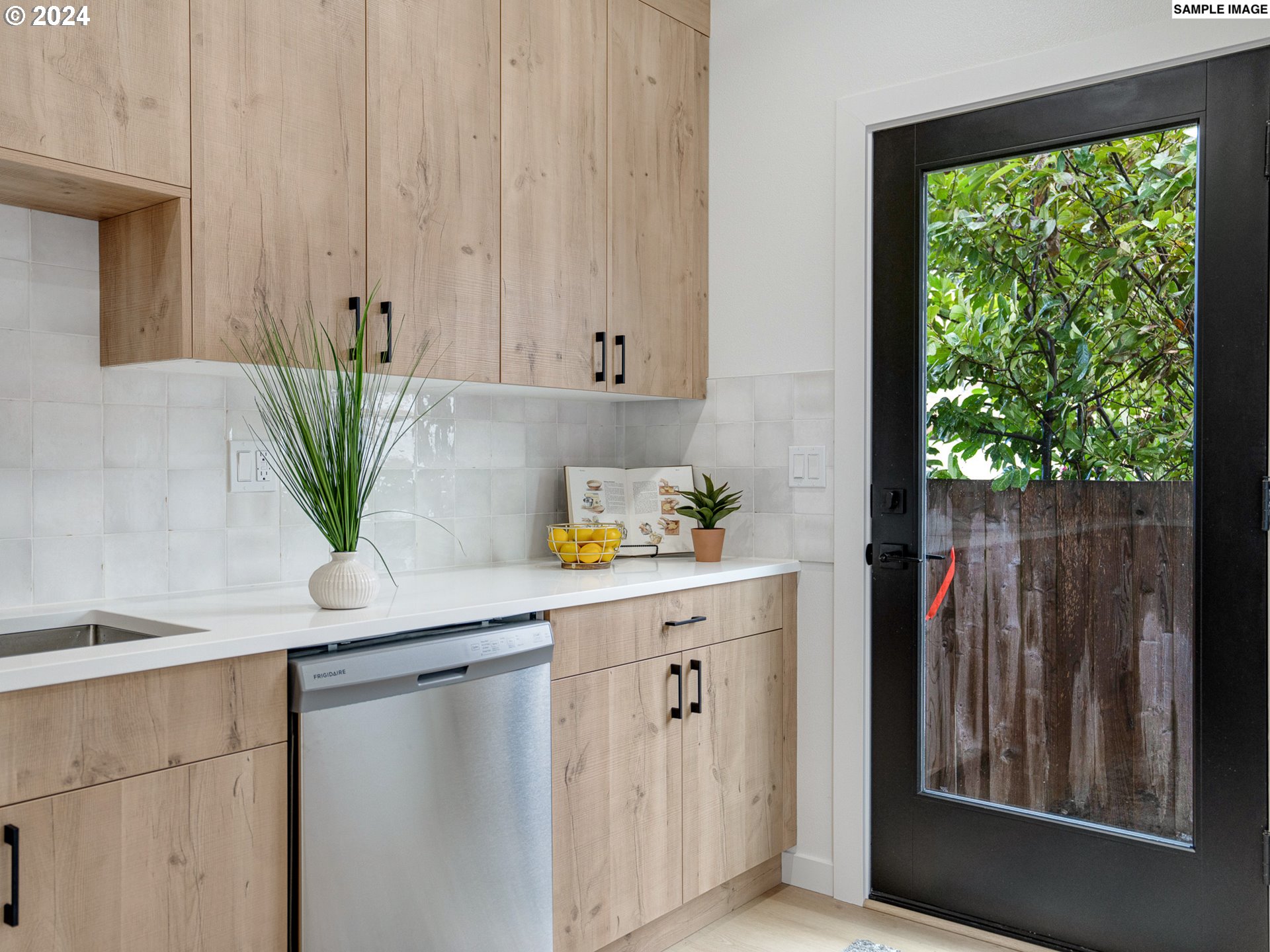 4861 NE Cully BLVD 3