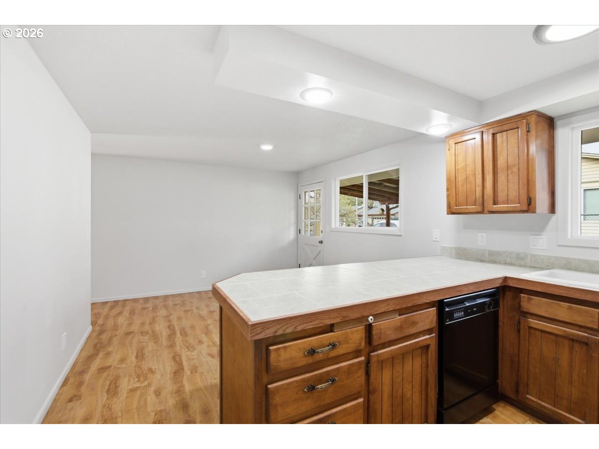 545 BALDWIN AVE NE