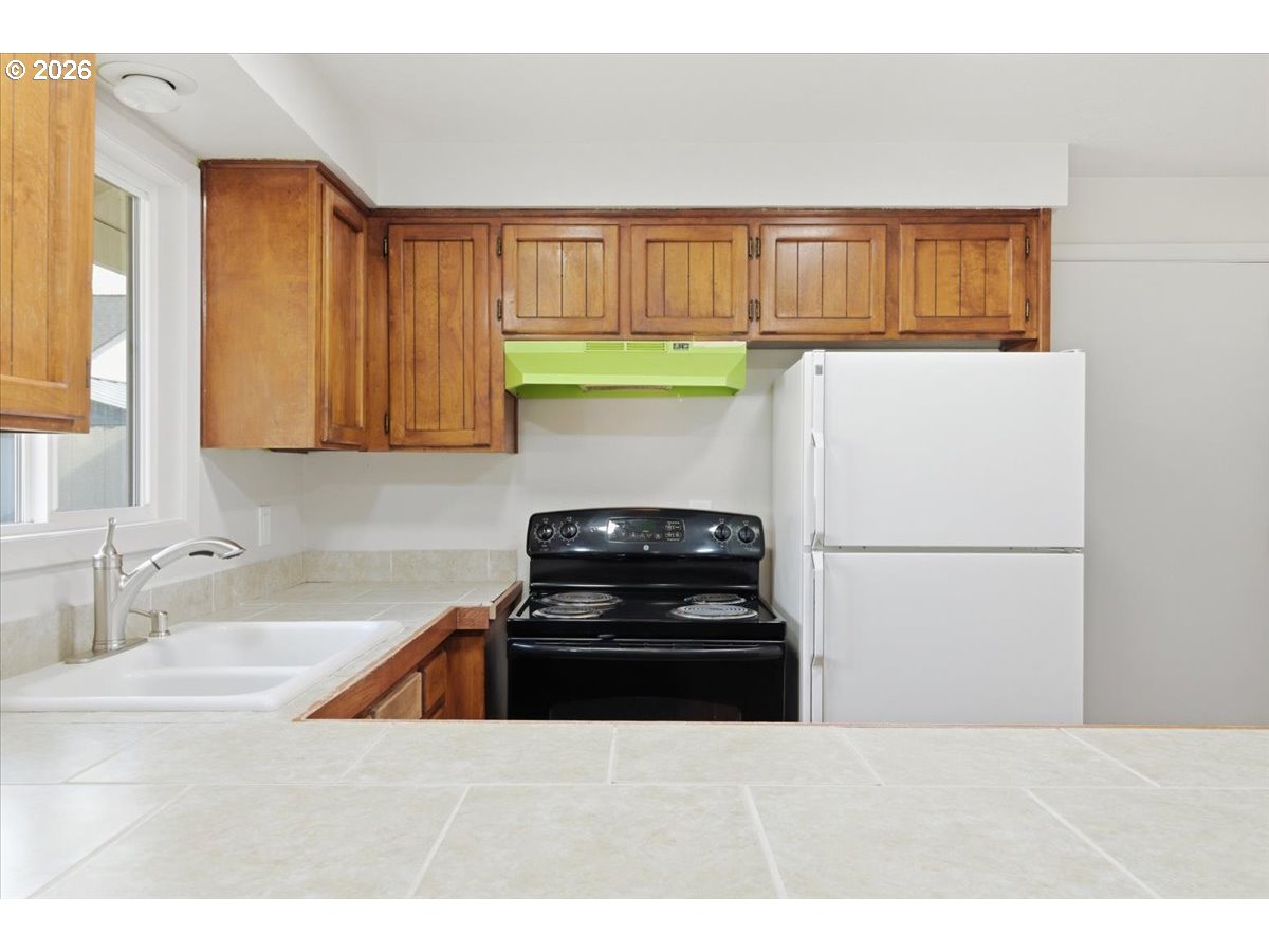 545 BALDWIN AVE NE