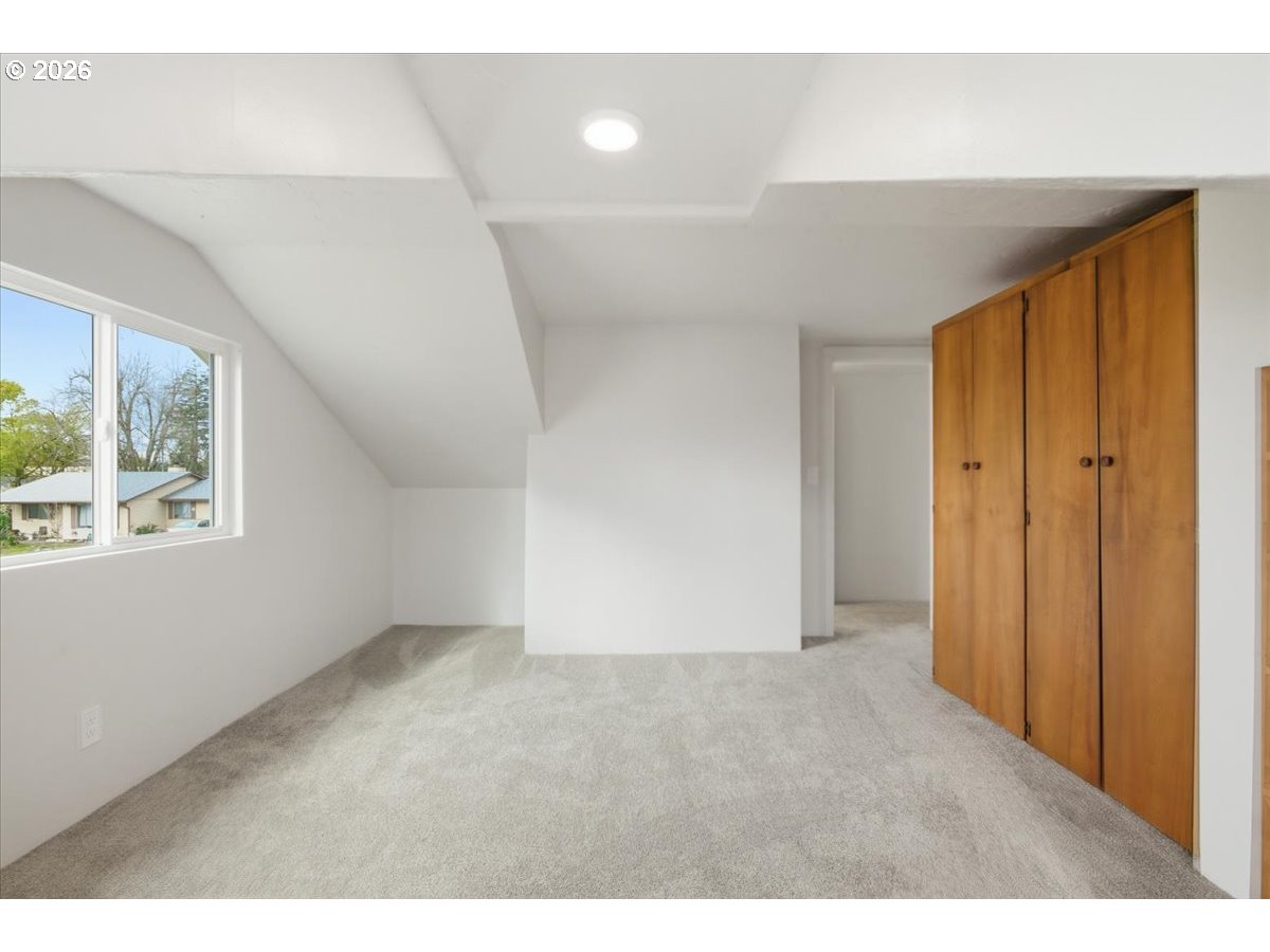 545 BALDWIN AVE NE