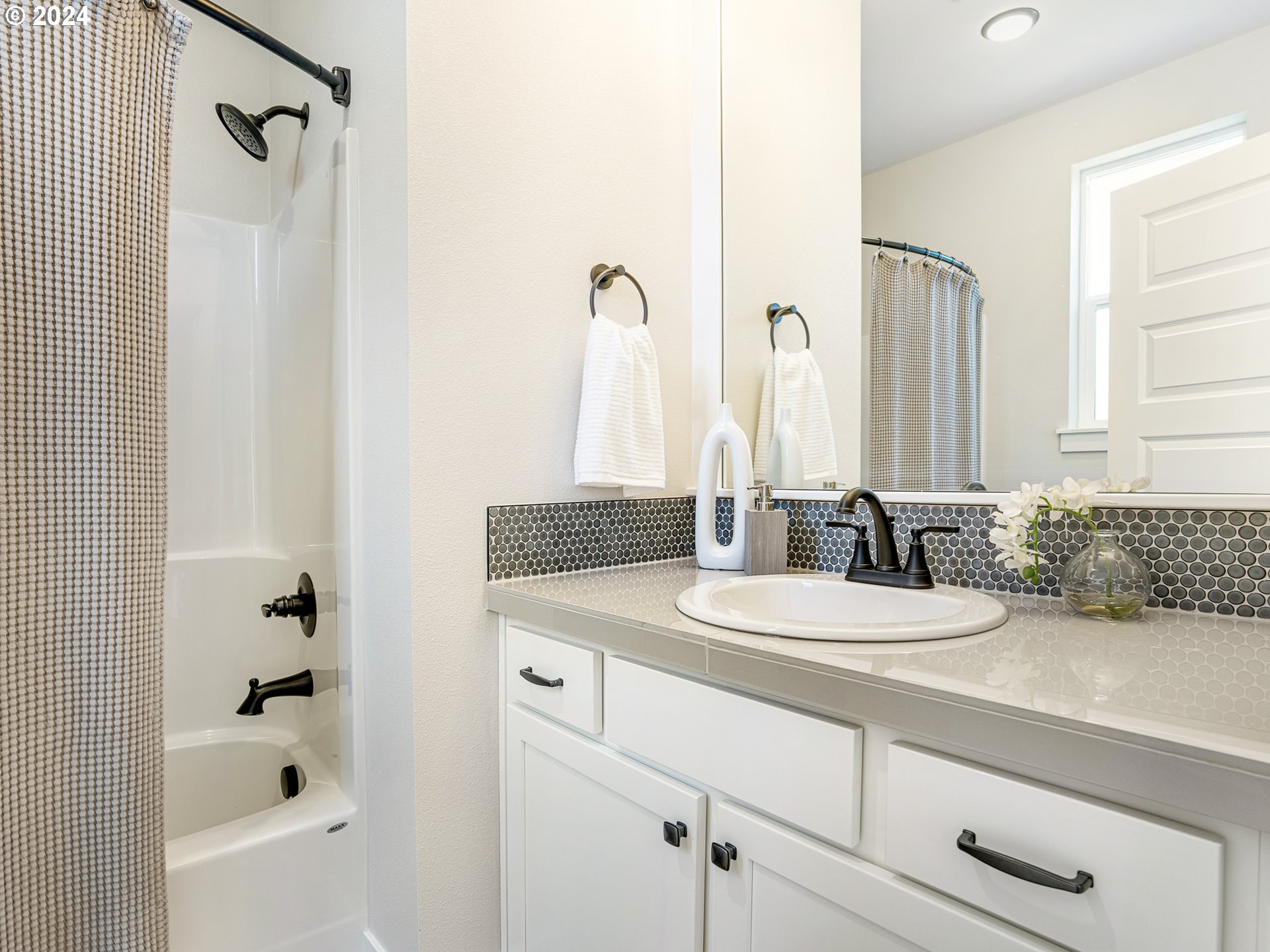 9550 N Allegheny AVE