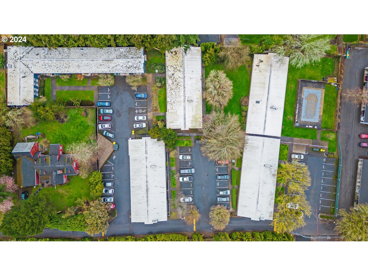 10090 SW BEAVERTON HILLSDALE HWY Unit: 24