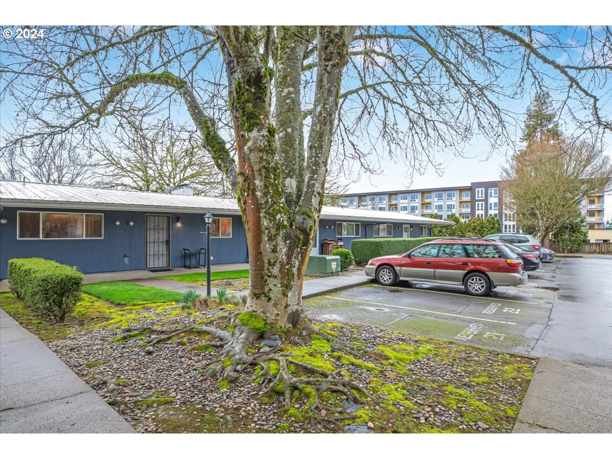 10090 SW BEAVERTON HILLSDALE HWY Unit: 24