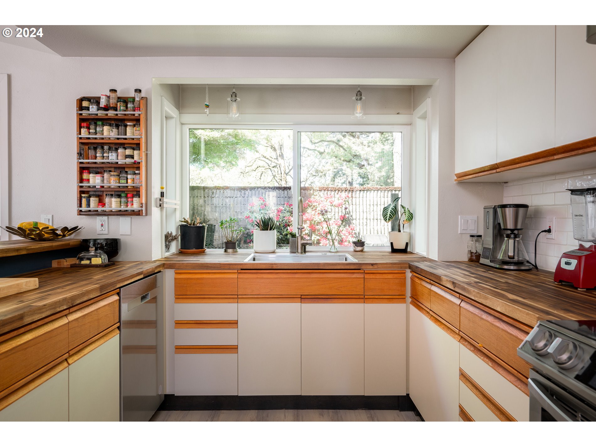 11372 SW LYNNVALE DR