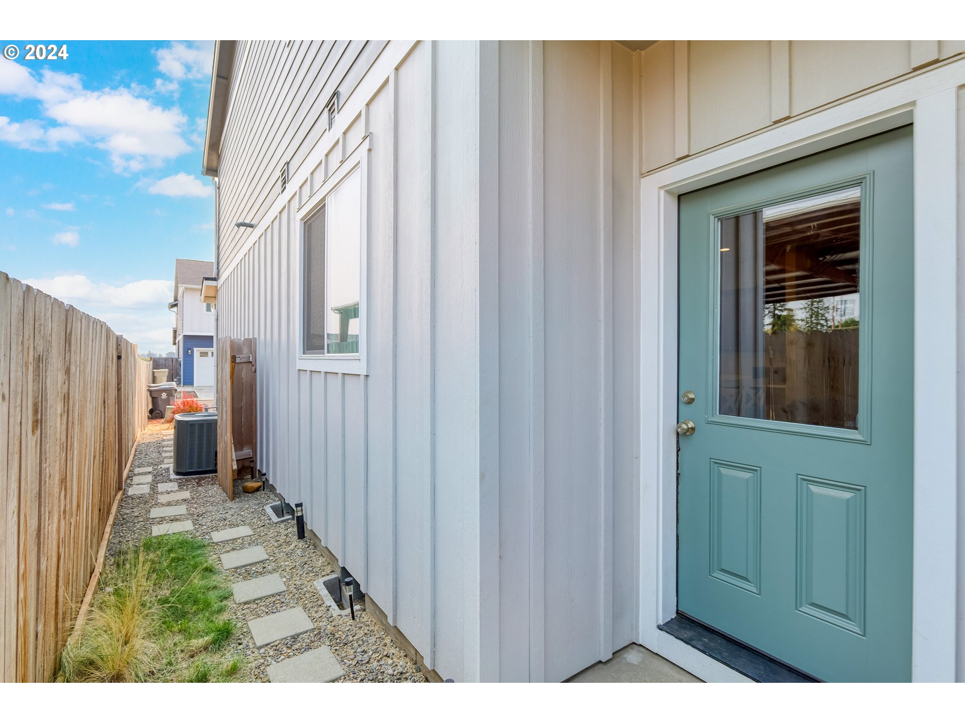 1776 SE JONATHAN AVE