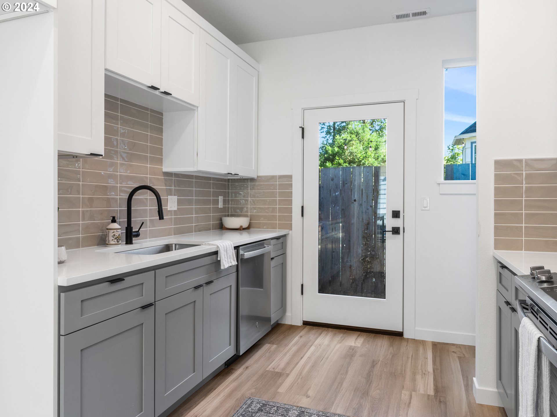 4851 NE Cully BLVD 6