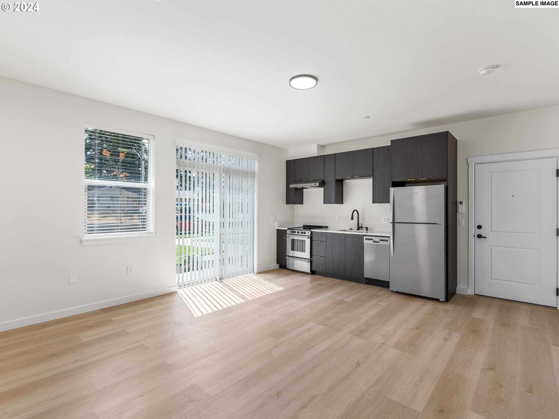 10985 E Burnside ST 25