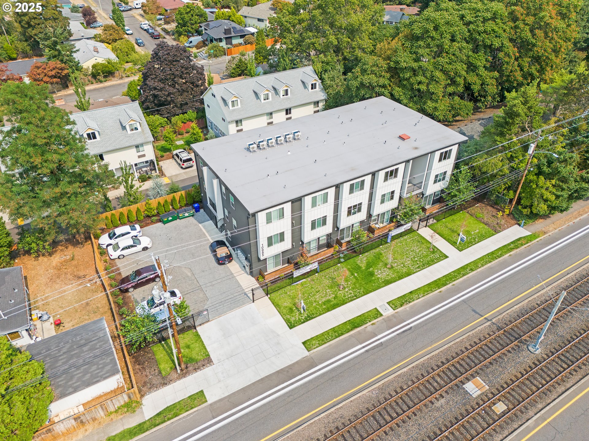 10985 E Burnside ST 25