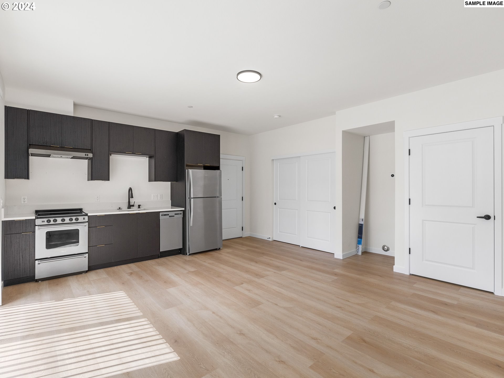 10985 E Burnside ST 25