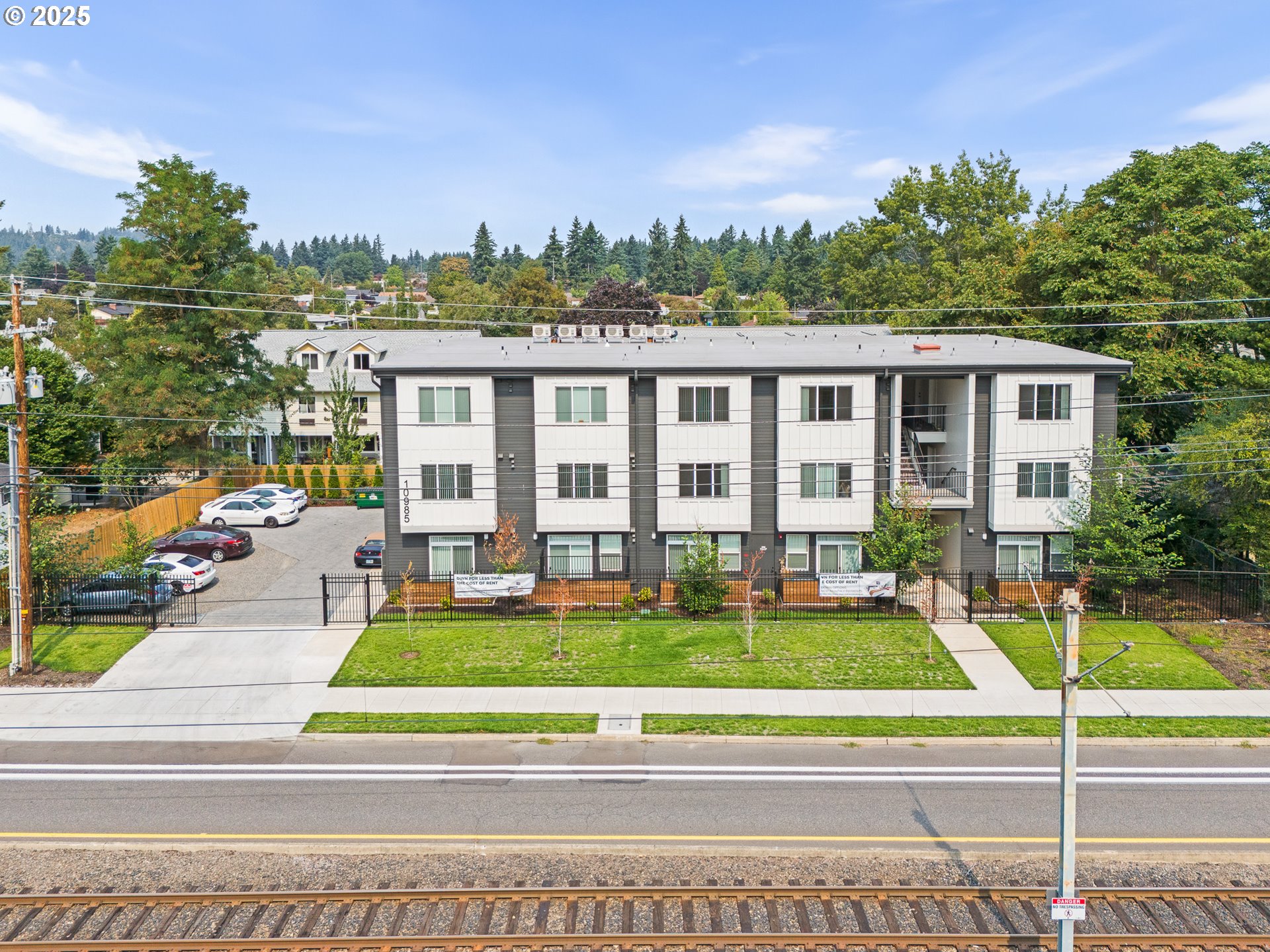 10985 E Burnside ST 25