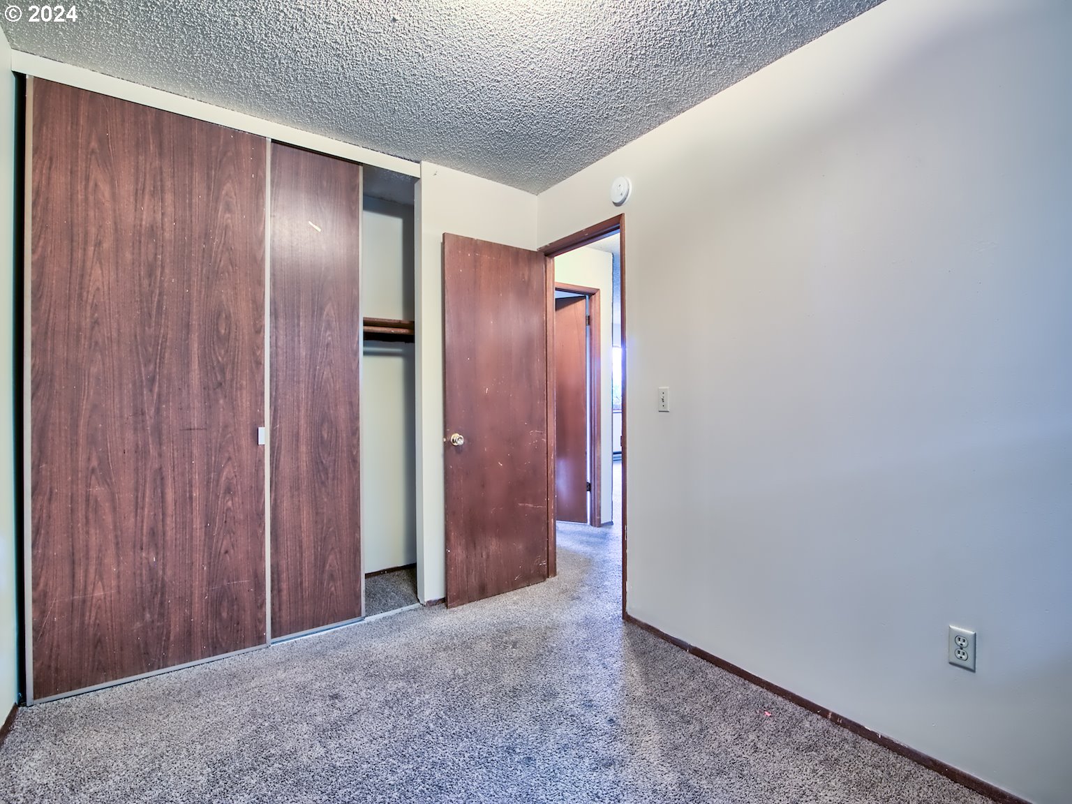 910 NW WONDERVIEW CT