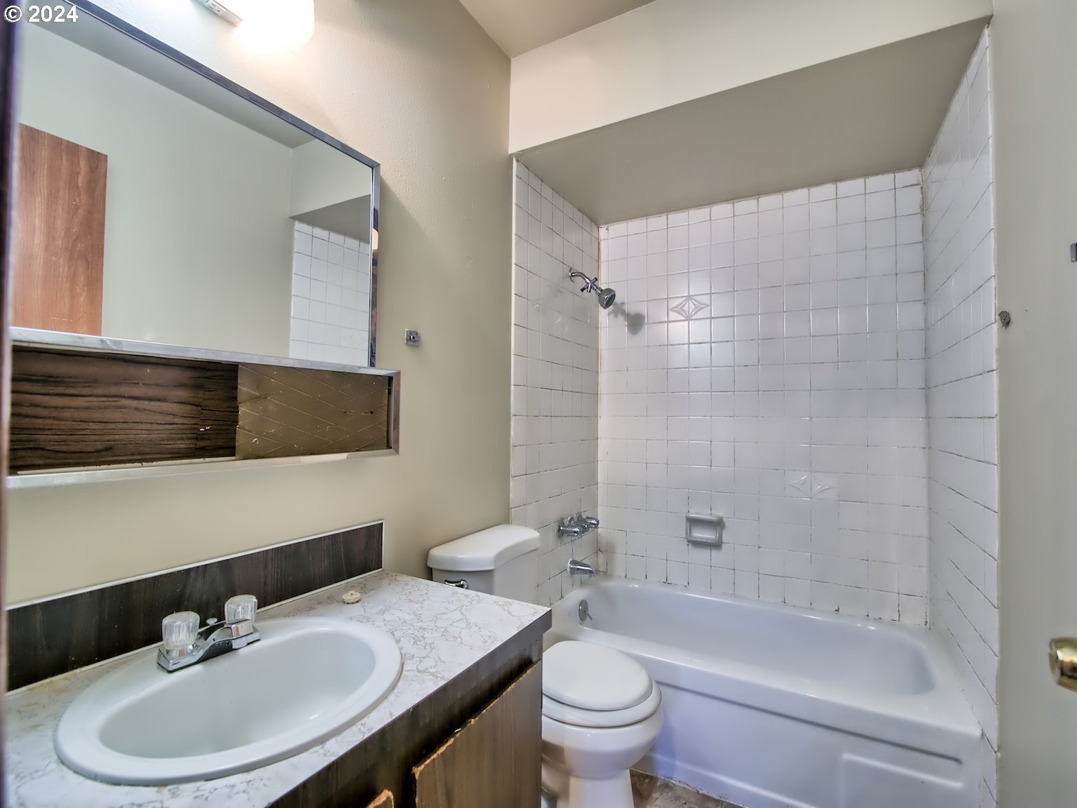 910 NW WONDERVIEW CT