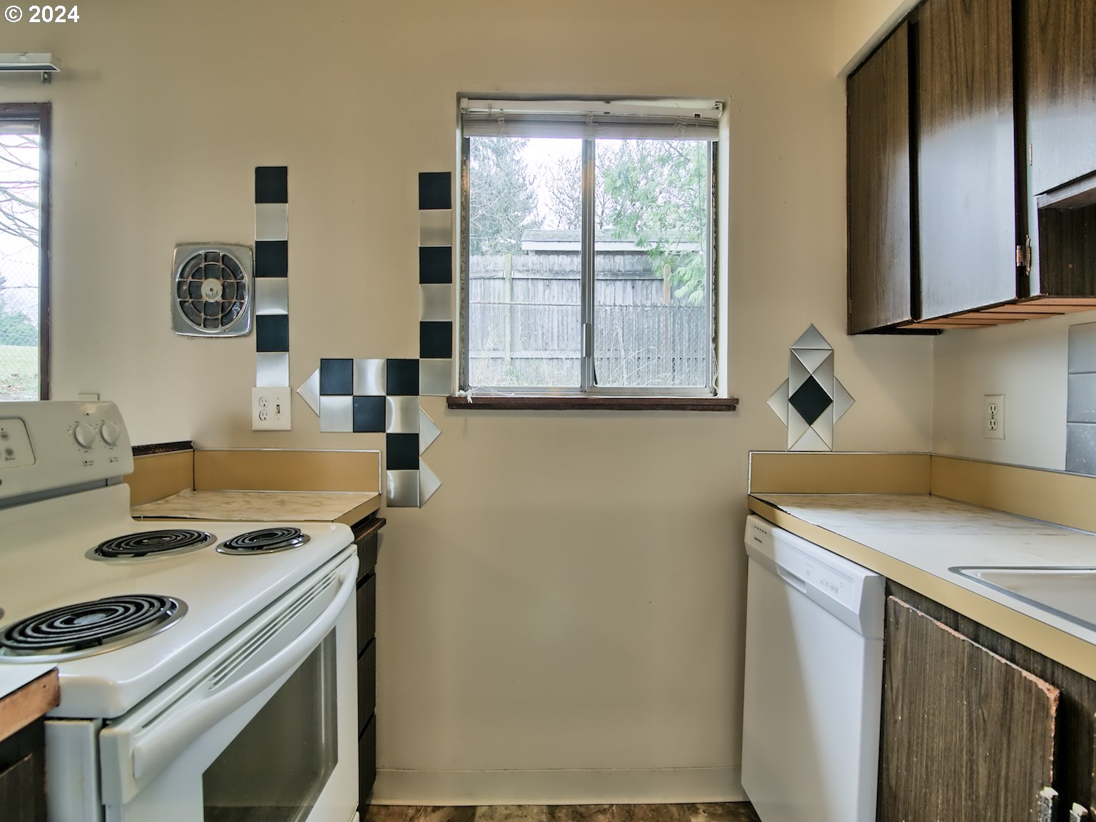 910 NW WONDERVIEW CT