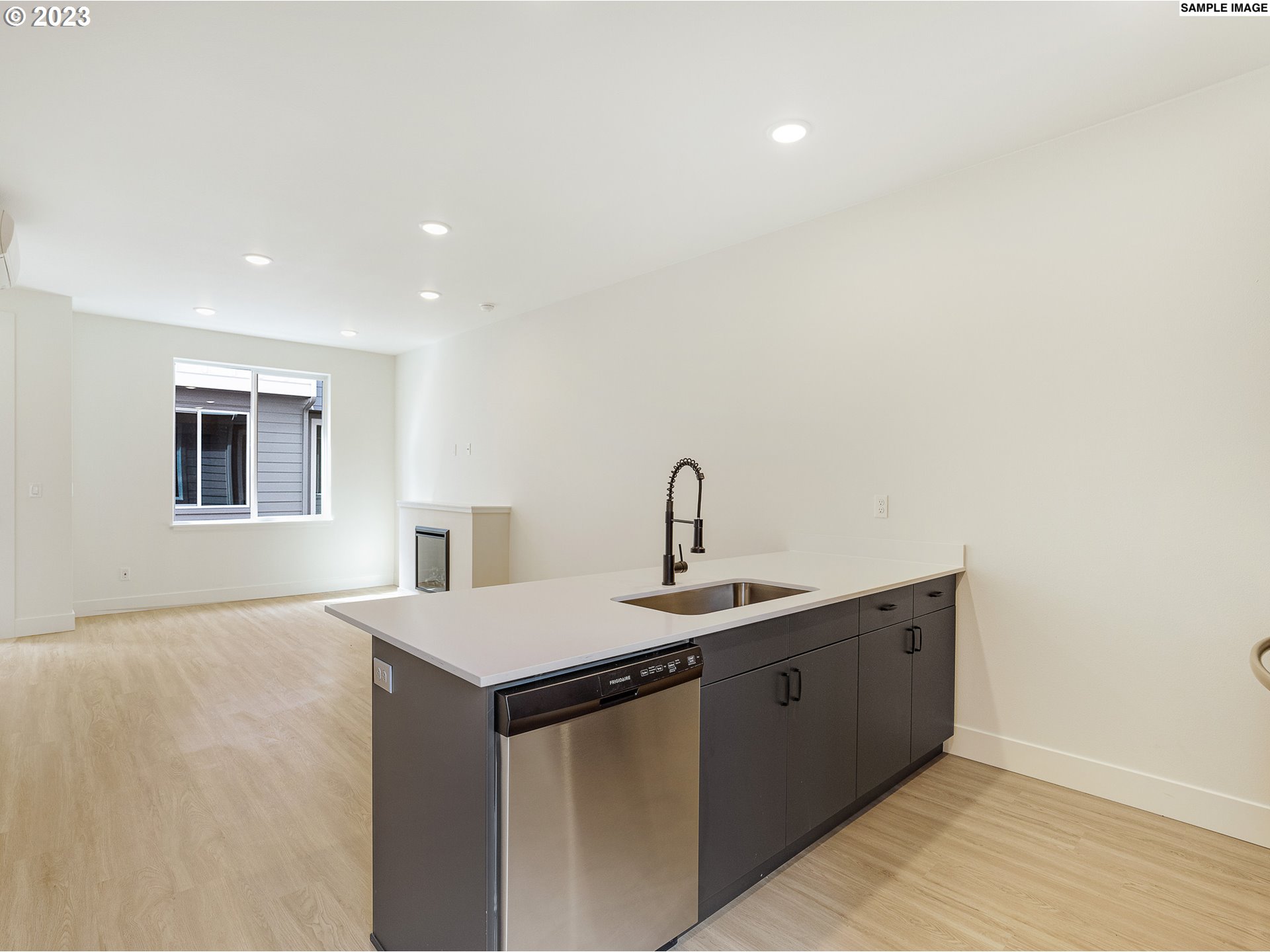 7543 N Gilbert AVE 7